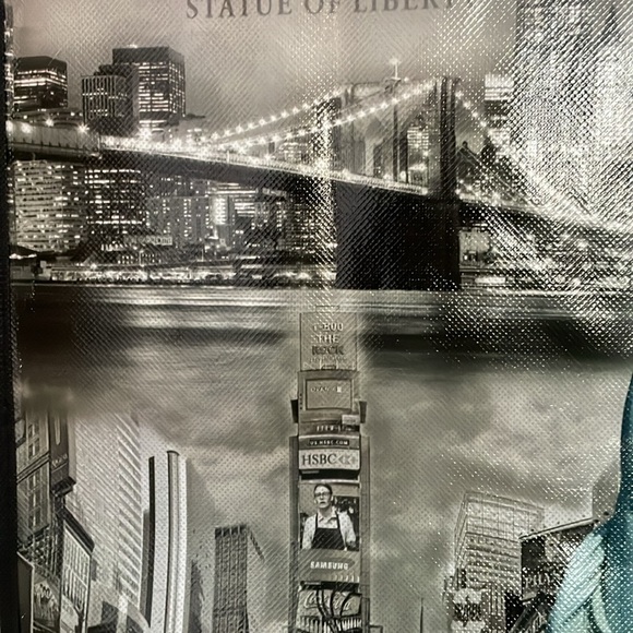 Tote bag. NYC motif. Only 1 use. Sturdy Woven plastic body w cloth handles. ⭐️ - Picture 5 of 10